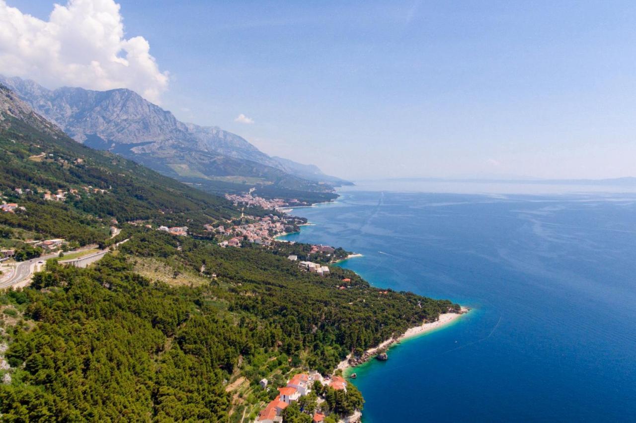 Apartments With A Parking Space Brela, Makarska - 18495 Exteriér fotografie