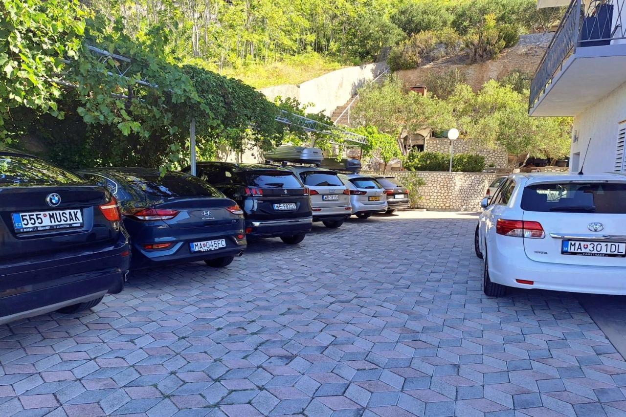 Apartments With A Parking Space Brela, Makarska - 18495 Exteriér fotografie